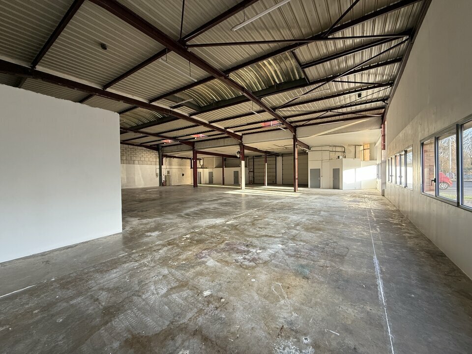 Light Industrial in Le Blanc-Mesnil to rent Building Photo- Image 1 of 11