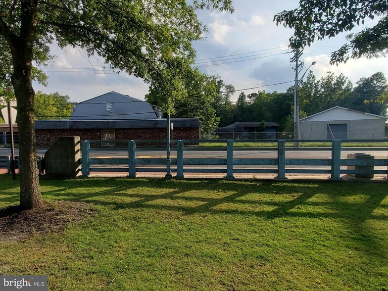 214 Lakehurst Rd, Browns Mills, NJ for sale - Building Photo - Image 2 of 10