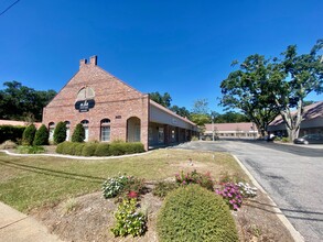 2318 Pass Rd, Biloxi, MS for rent Building Photo- Image 1 of 5