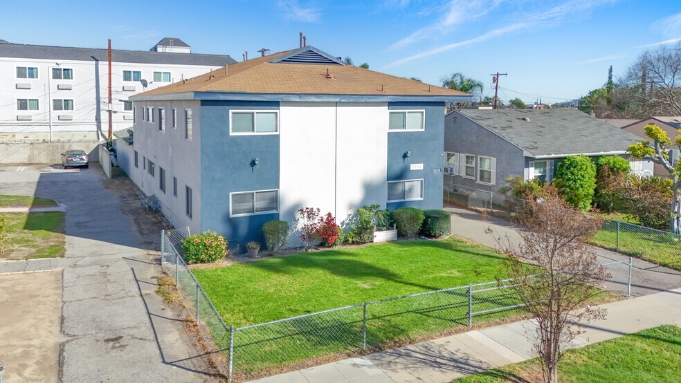 2250 N Frederic St, Burbank, CA for sale - Building Photo - Image 2 of 18