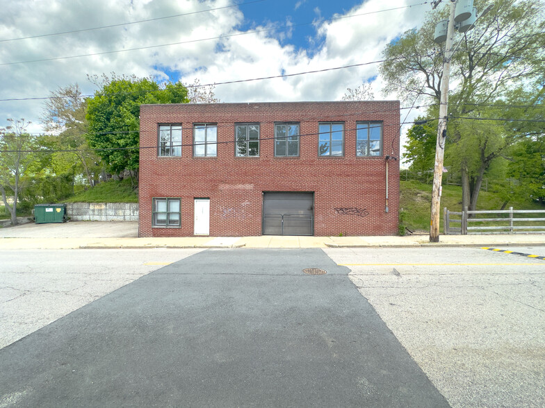 325 Illinois St, Central Falls, RI for sale - Building Photo - Image 1 of 27