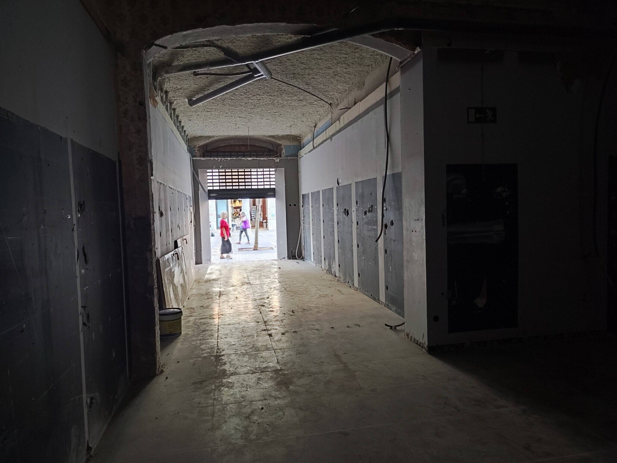 Retail in Vilanova i la Geltrú, Barcelona to rent Interior Photo- Image 1 of 4