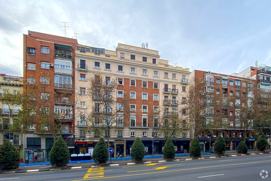 Calle De Francisco Silvela, 55, Madrid, Madrid for rent - Building Photo - Image 2 of 2