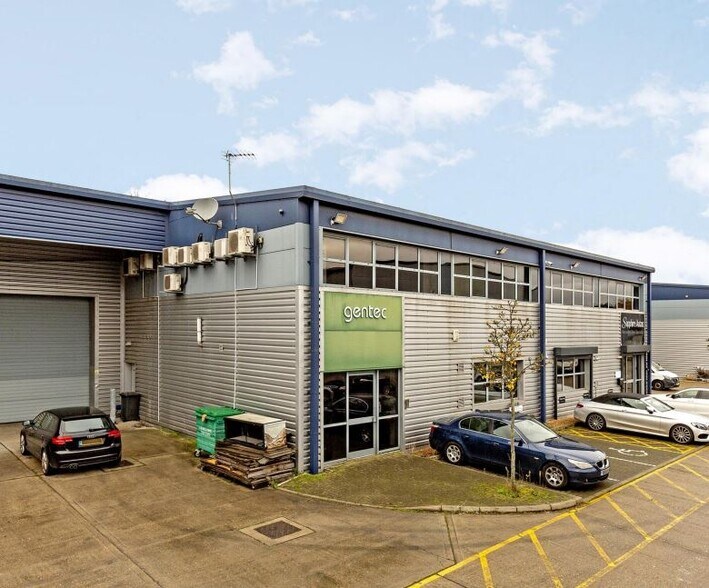 7 Chancerygate Close Stonefield Way, Ruislip for sale - Building Photo - Image 1 of 1