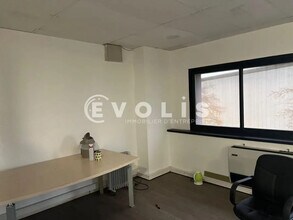 Light Industrial in Chassieu to rent Interior Photo- Image 2 of 5