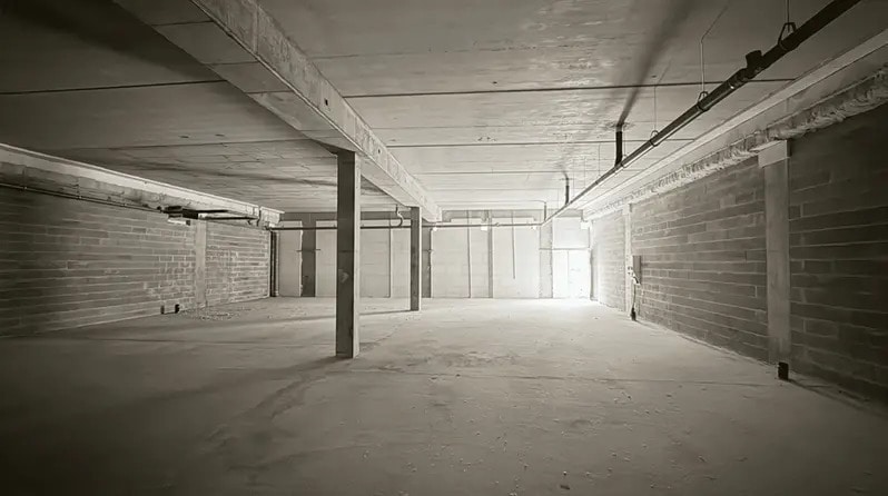 Retail in Champs-sur-Marne to rent Interior Photo- Image 1 of 4