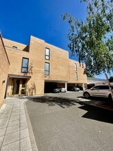 121 Sandycombe Rd, Richmond for rent Building Photo- Image 1 of 6