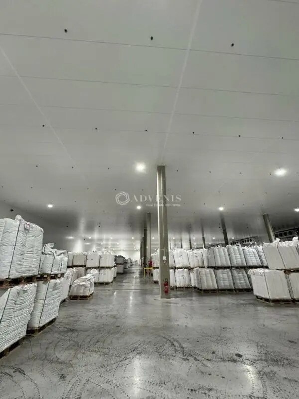 Location Entrepôt 3 960 m² - Photo 1