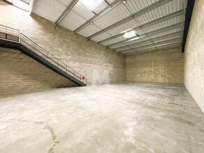 Light Industrial in Avrainville to rent Interior Photo- Image 2 of 4