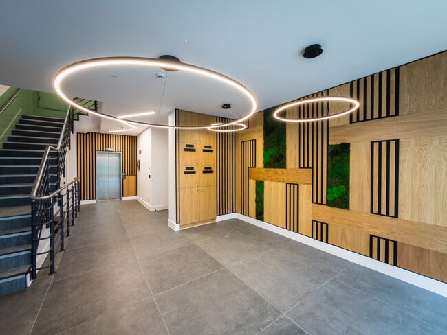 More details for 31-32 Queen Sq, Bristol - Office to Rent