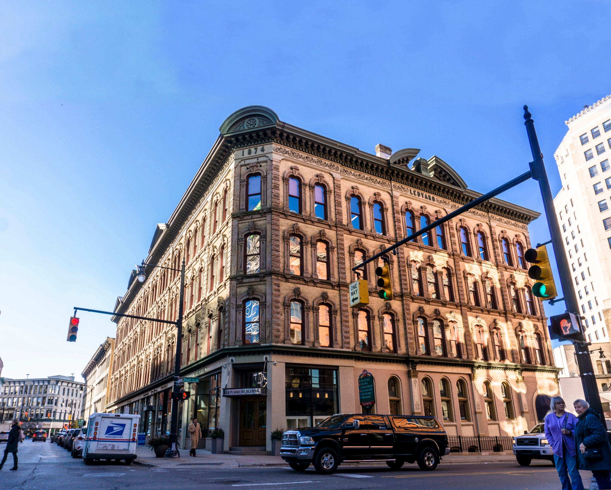 125 Ottawa Ave NW, Grand Rapids, MI to rent Primary Photo- Image 1 of 17