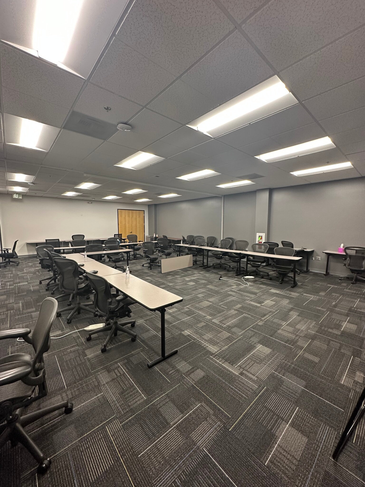 6600 SW 105th Ave, Beaverton, OR to rent Interior Photo- Image 1 of 7