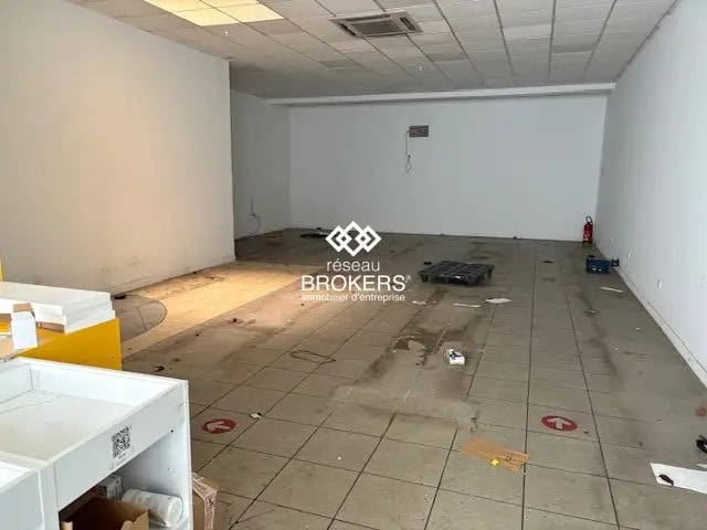 Retail in Maisons-Alfort for sale - Interior Photo - Image 2 of 3