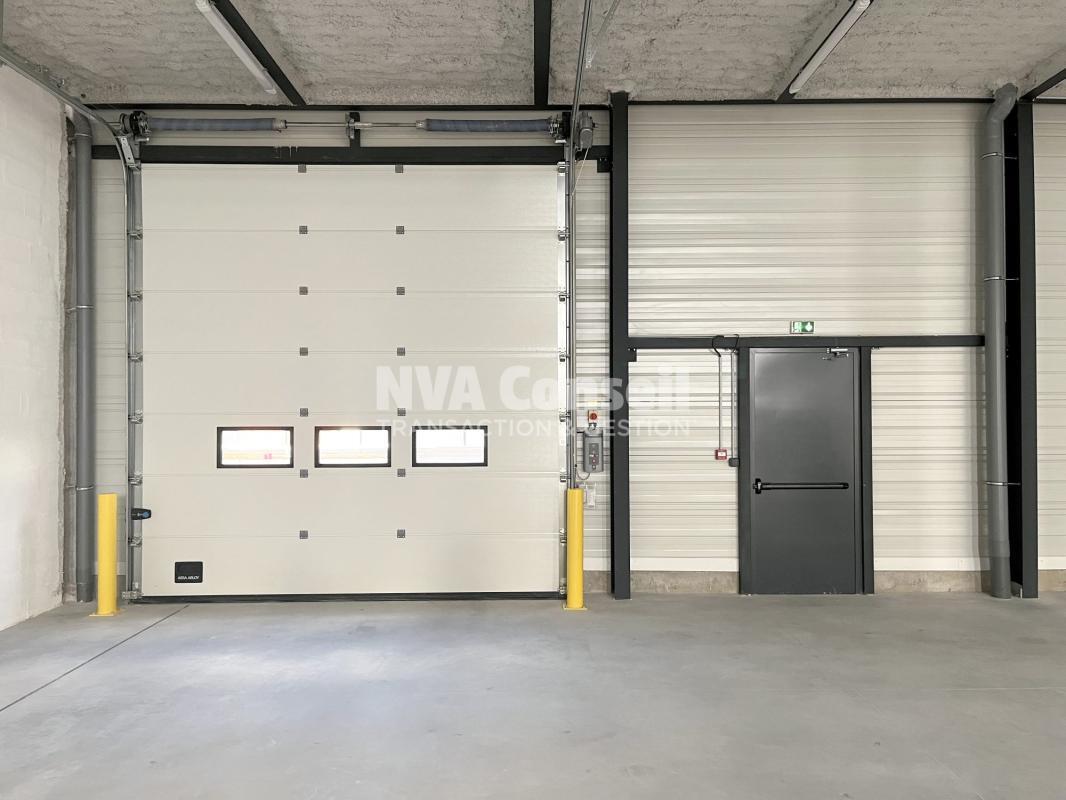 Industrial in SAINT-OUEN-L'AUMONE to rent Building Photo- Image 1 of 12