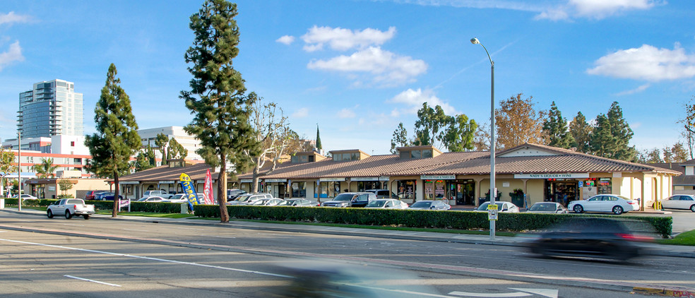 110-140 W MacArthur Blvd, Santa Ana, CA for rent - Building Photo - Image 2 of 5