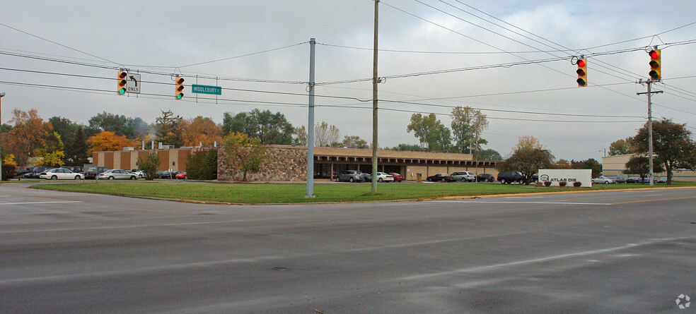 2000 Middlebury St, Elkhart, IN for rent - Building Photo - Image 1 of 6