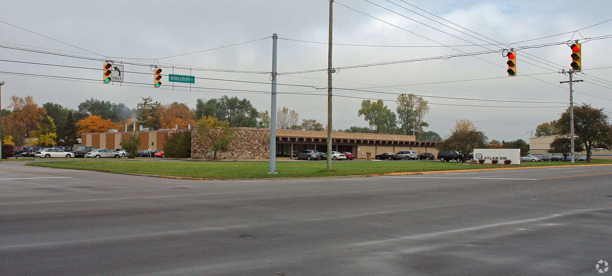 2000 Middlebury St, Elkhart, IN for rent Building Photo- Image 1 of 7