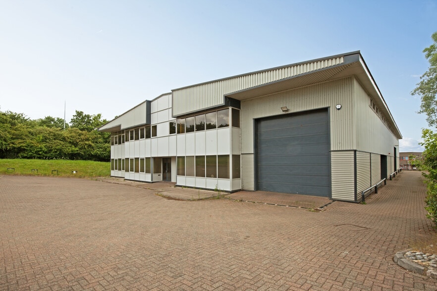 12-16 Tattersall Way, Chelmsford to rent - Building Photo - Image 2 of 3