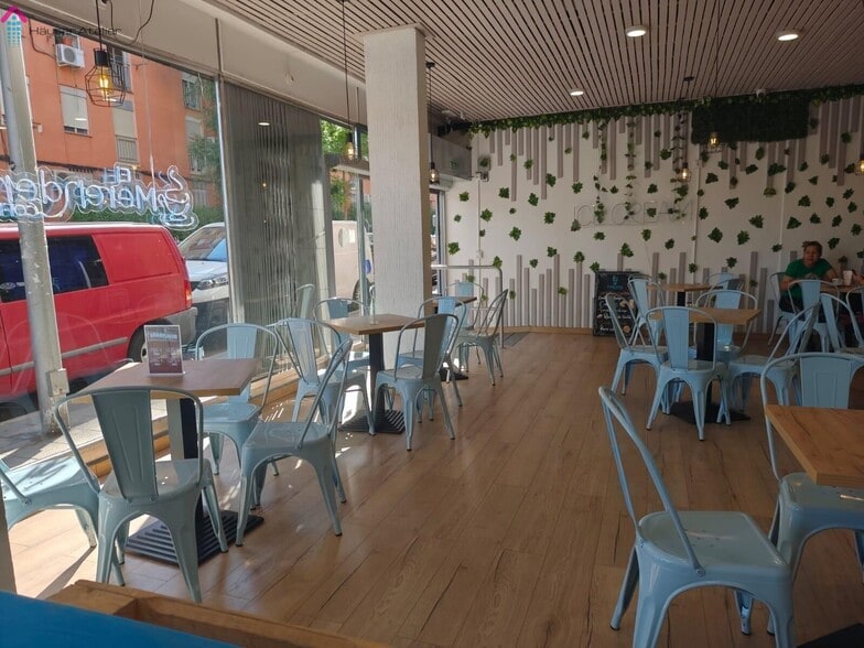 Retail in Madrid, Madrid to rent - Interior Photo - Image 1 of 14