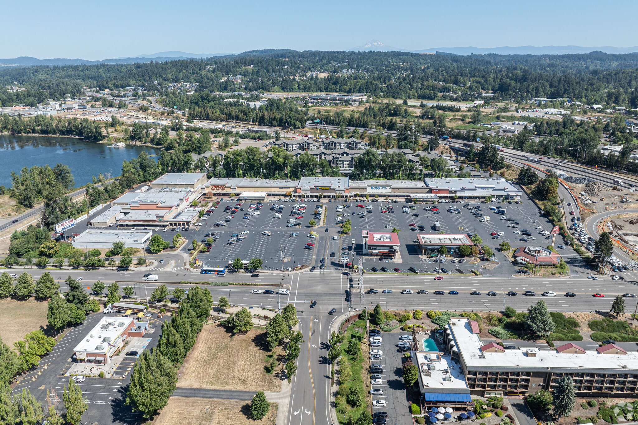 1900-1926 SE McLoughlin Blvd, Oregon City, OR for rent Building Photo- Image 1 of 19