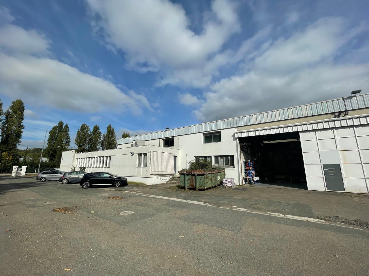 Light Industrial in SAINT-OUEN-L'AUMONE for sale Building Photo- Image 1 of 18