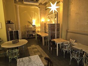 Retail in Barcelona, Barcelona to rent Interior Photo- Image 2 of 13