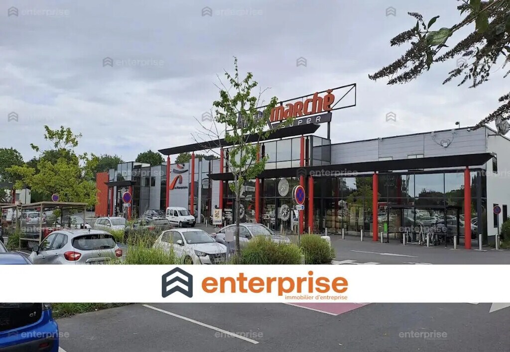 Location Commerce 950 m² - Photo 1