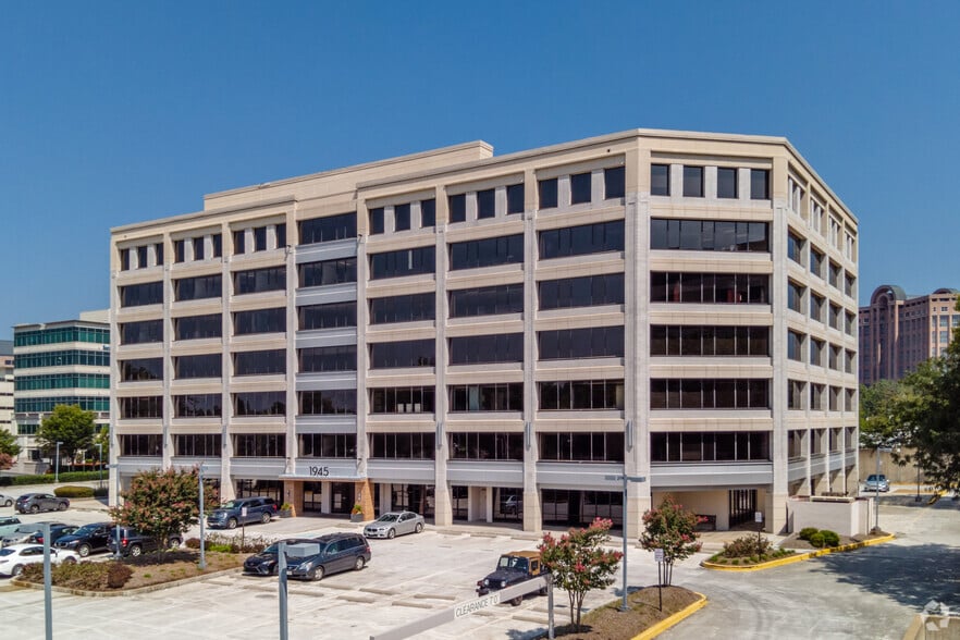 1945 Old Gallows Rd, Vienna, VA to rent - Building Photo - Image 2 of 34