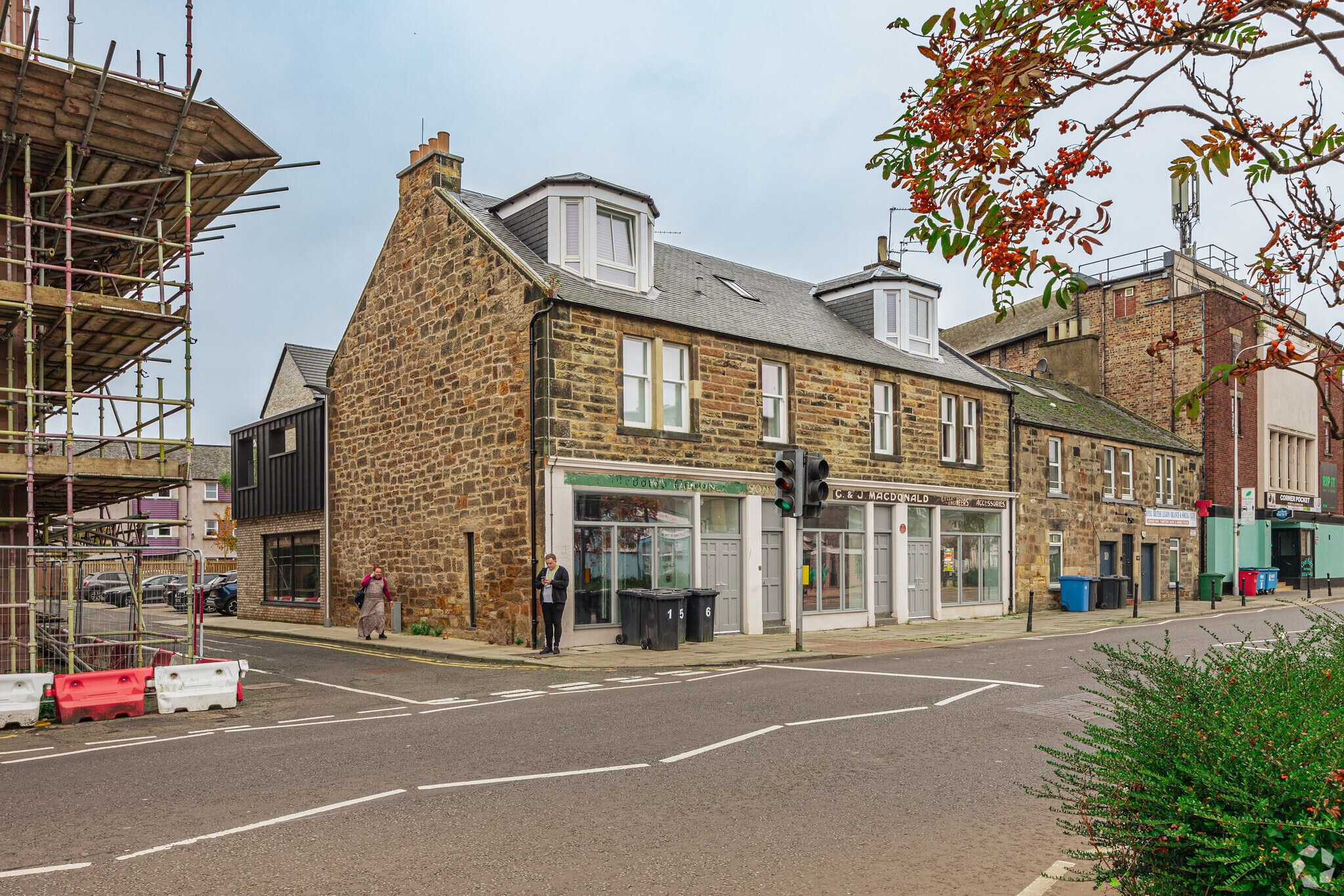 32-38 Buccleuch St, Dalkeith to rent Building Photo- Image 1 of 3