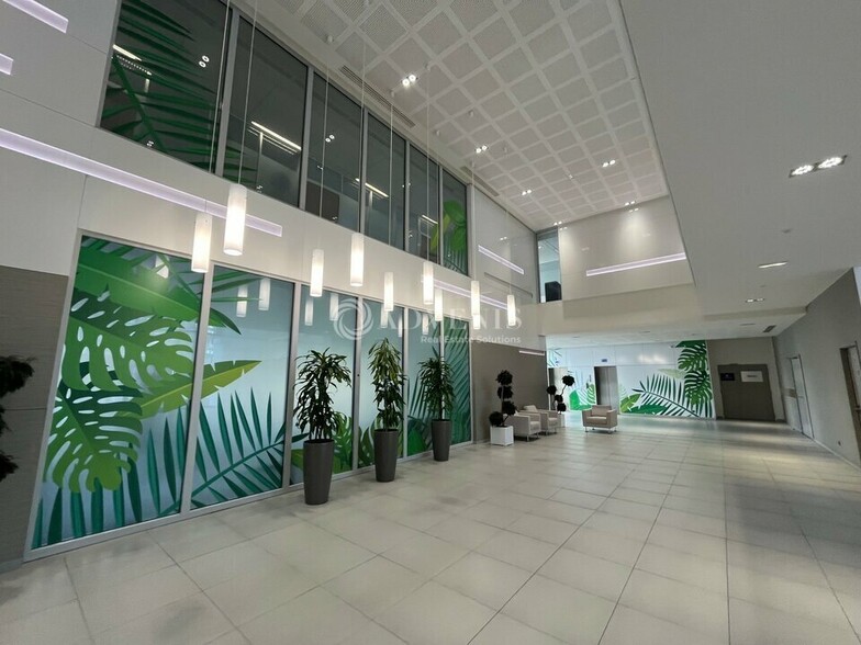 Office in Rungis to rent - Lobby - Image 3 of 7