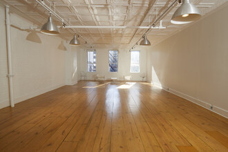 447 W 36th St, New York, NY for rent Interior Photo- Image 1 of 4