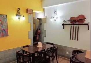 Retail in Madrid, Madrid to rent Interior Photo- Image 2 of 3