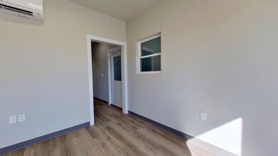 6815 Rendon Bloodworth Rd, Fort Worth, TX to rent Interior Photo- Image 2 of 5