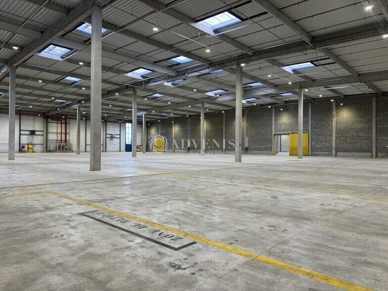 Industrial in Marly-la-Ville to rent - Building Photo - Image 1 of 11