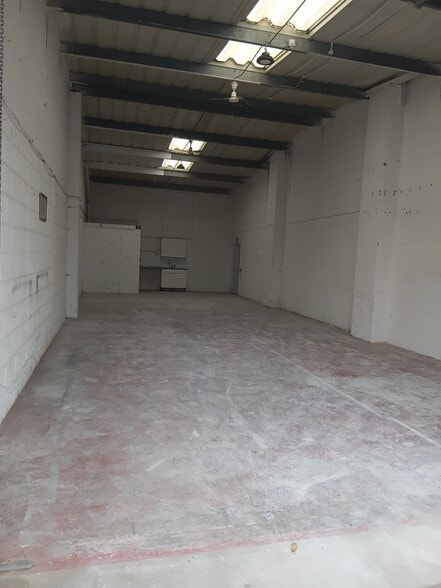 Hawkins Ln, Burton On Trent to rent - Interior Photo - Image 2 of 8