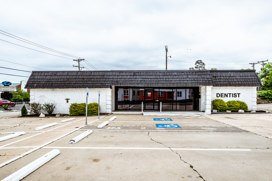 2402 Sam Houston Ave, Huntsville, TX for sale - Primary Photo - Image 1 of 1