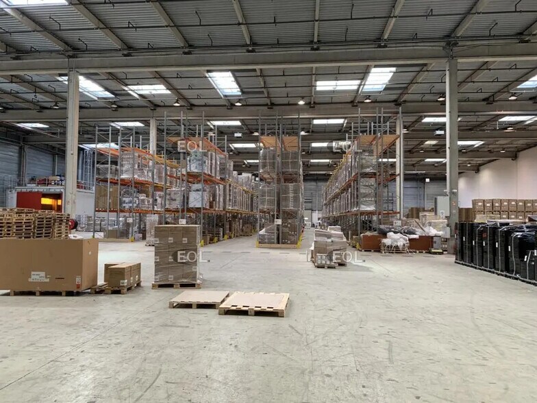 Industrial in Éragny to rent - Building Photo - Image 2 of 10