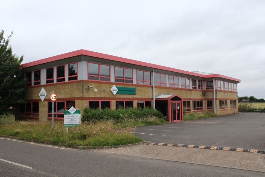 Quilters Way, Stoke Mandeville for sale - Building Photo - Image 1 of 1