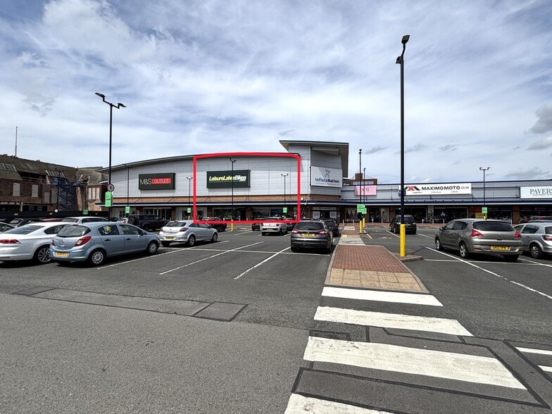Astle Retail Park, West Bromwich to rent - Building Photo - Image 3 of 16