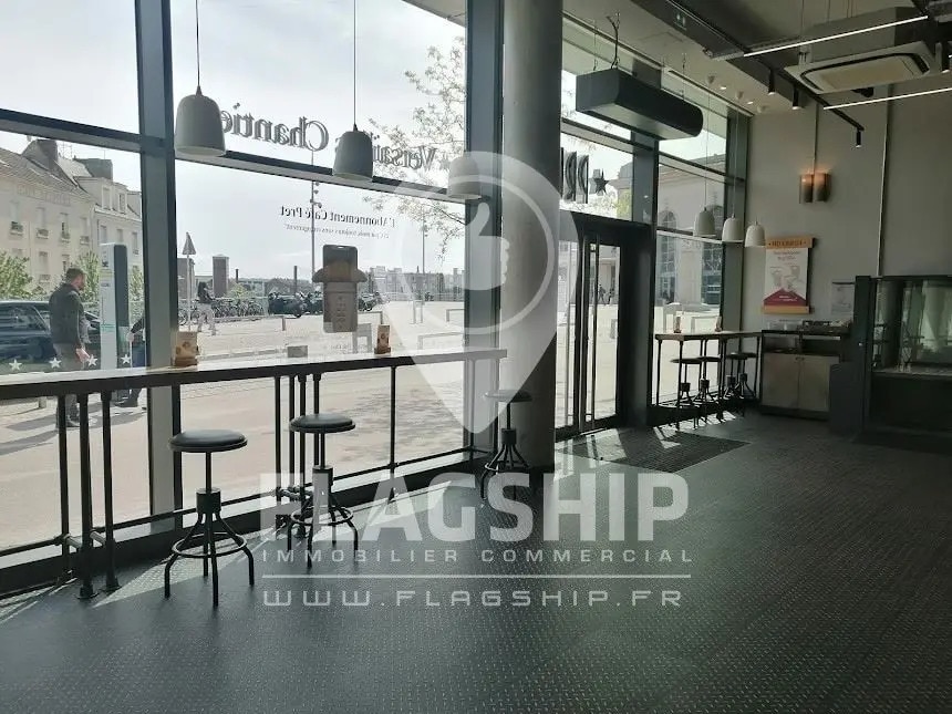 Location Commerce 377 m² - Photo 1