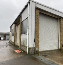 42 Wrest Park, Silsoe to rent Building Photo- Image 2 of 4