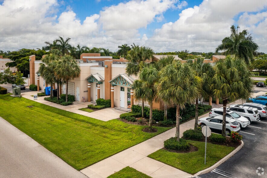 6345 Naples Blvd, Naples, FL for rent - Building Photo - Image 3 of 5