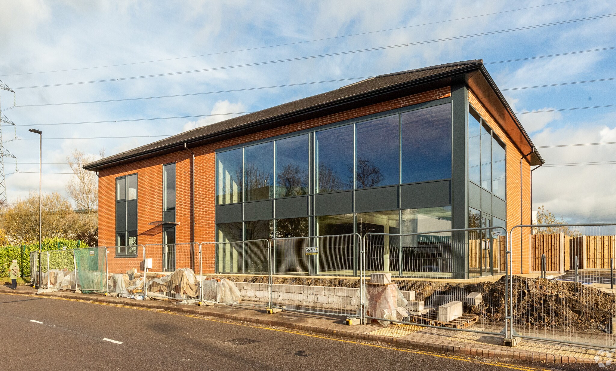 Units 1-4 Broadgate, Oldham for sale Primary Photo- Image 1 of 1