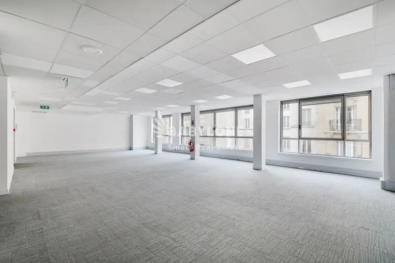 Office in Neuilly-sur-Seine to rent Interior Photo- Image 1 of 10