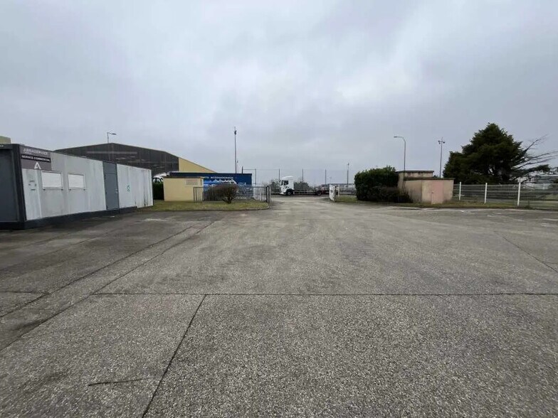 4 Rue Jean Macé, Meyzieu to rent - Building Photo - Image 2 of 17