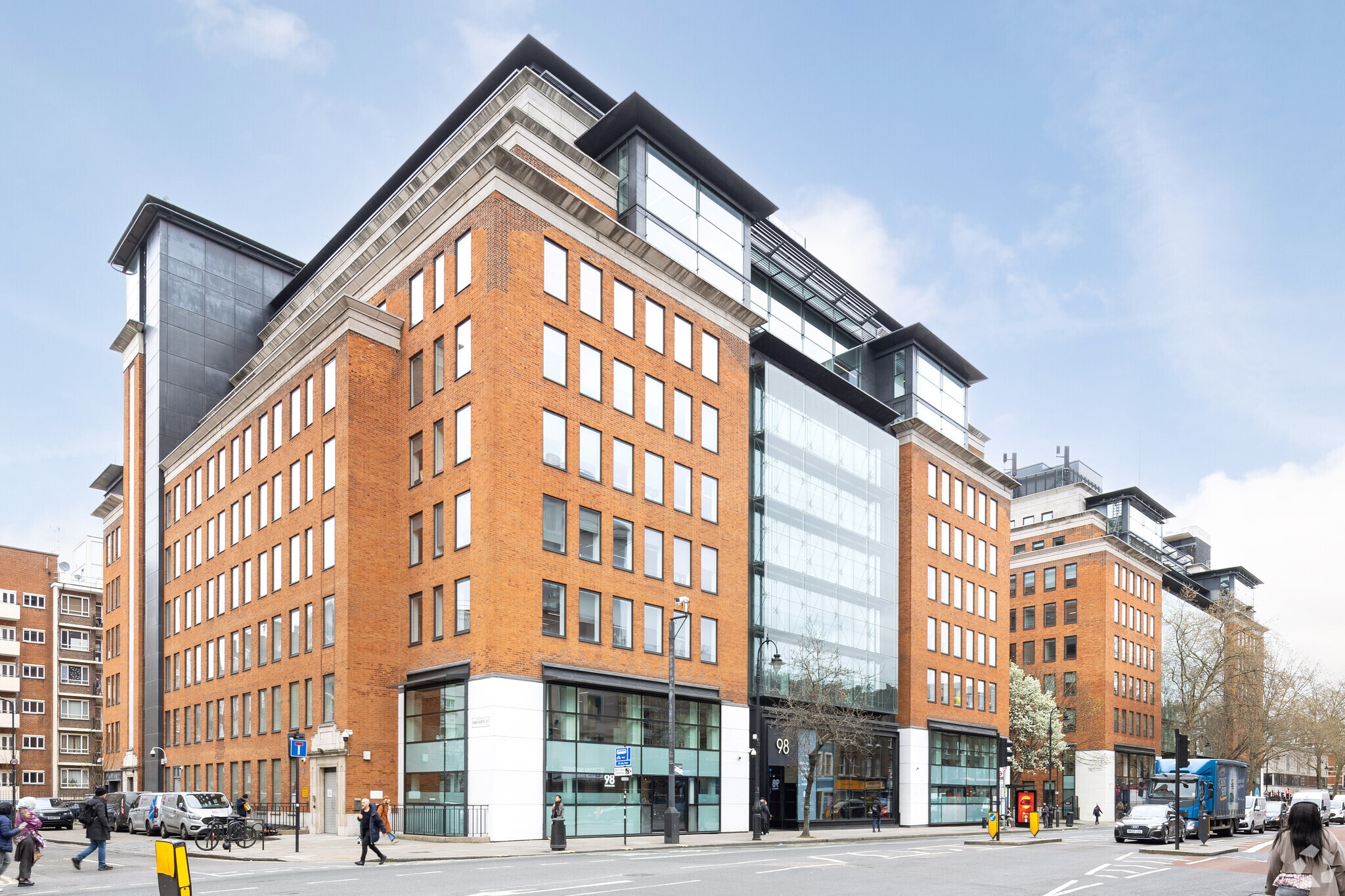 98 Theobalds Rd, London to rent Primary Photo- Image 1 of 8