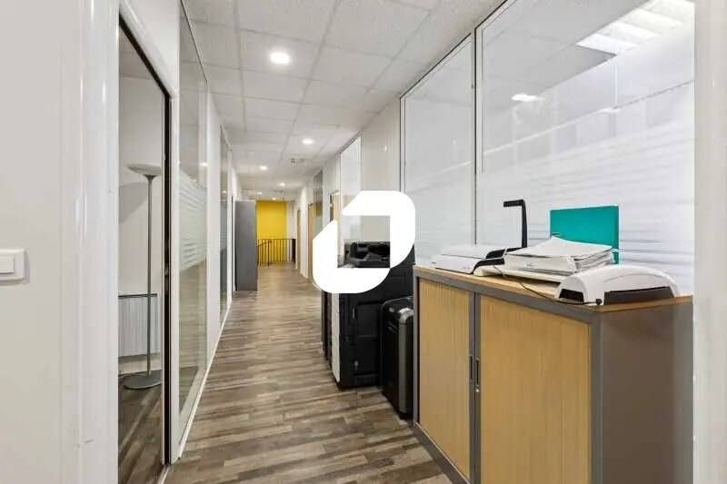 Light Industrial in Nanterre for sale - Building Photo - Image 3 of 21