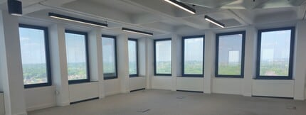 1-13 High St, New Malden to rent Interior Photo- Image 2 of 10