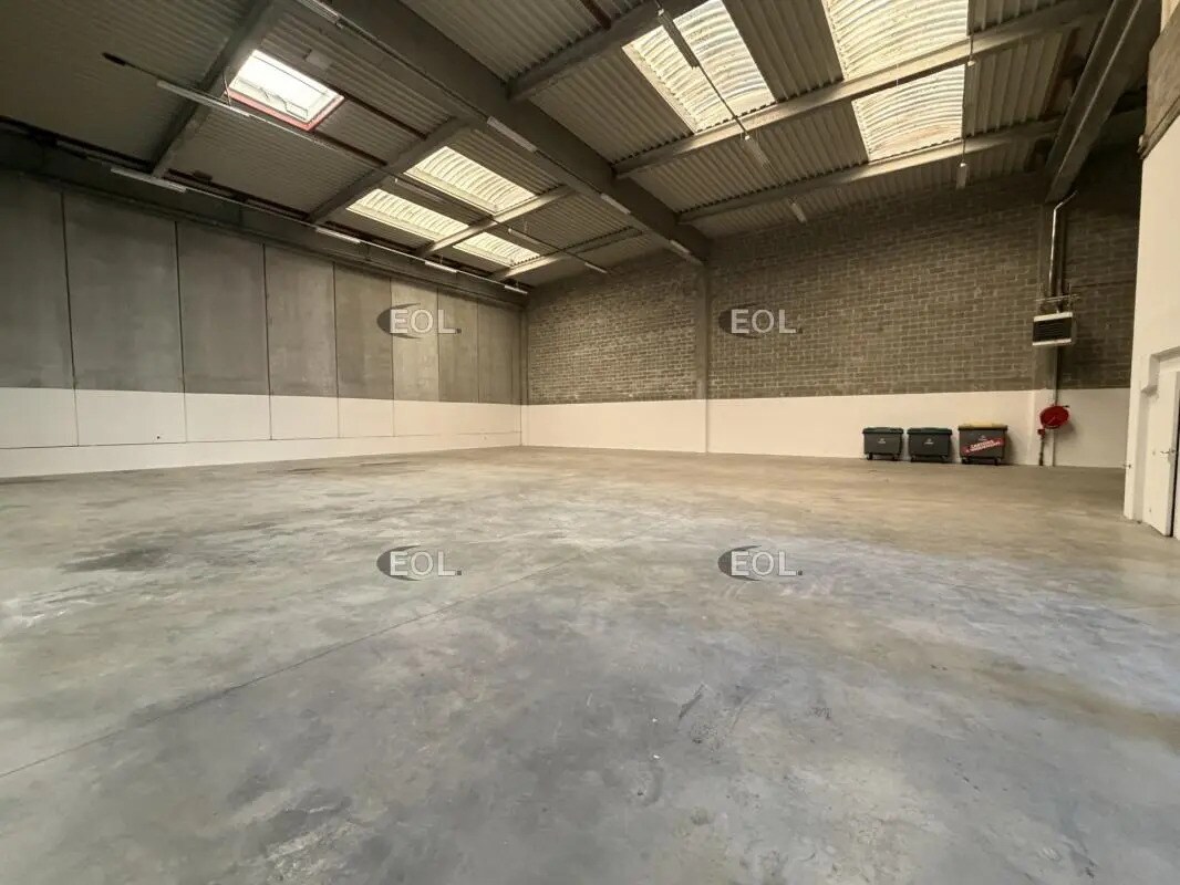 Light Industrial in Moissy-Cramayel to rent Interior Photo- Image 1 of 8