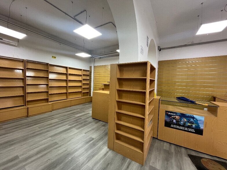 Retail in Madrid, Madrid to rent - Interior Photo - Image 3 of 4